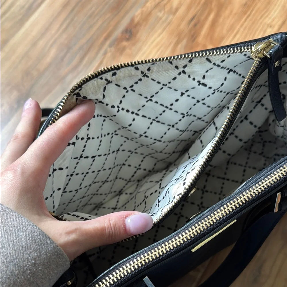 Kate Spade Black Crossbody Bag with Structured Design - Picture 6 of 7